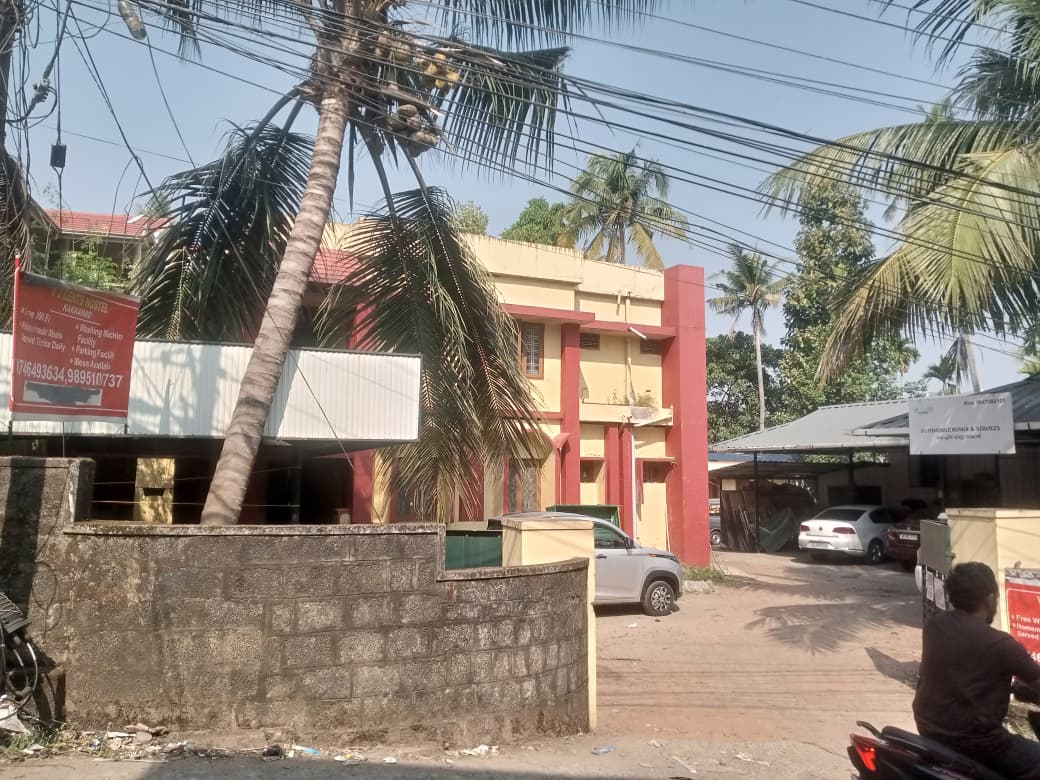 Spacious and clean dormitory room at VJ Gents Hostel
